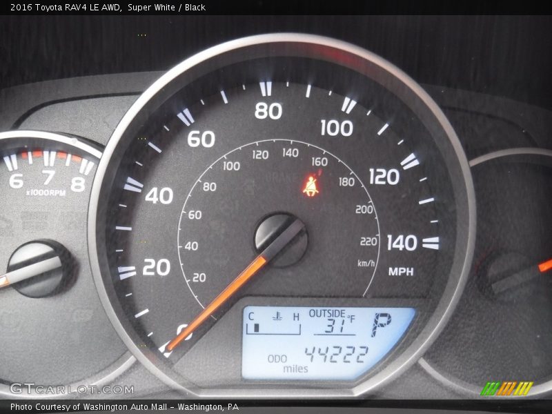 Super White / Black 2016 Toyota RAV4 LE AWD