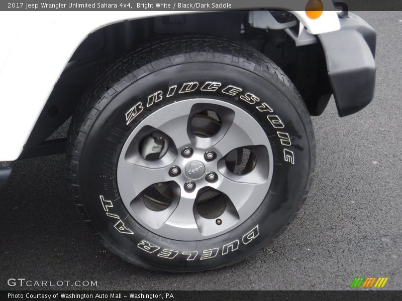 Bright White / Black/Dark Saddle 2017 Jeep Wrangler Unlimited Sahara 4x4