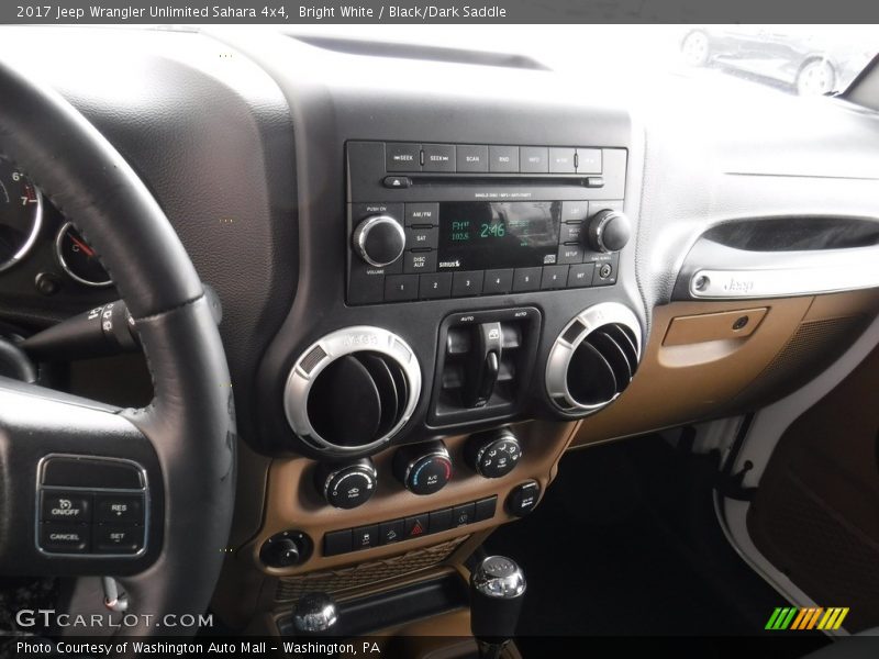 Bright White / Black/Dark Saddle 2017 Jeep Wrangler Unlimited Sahara 4x4
