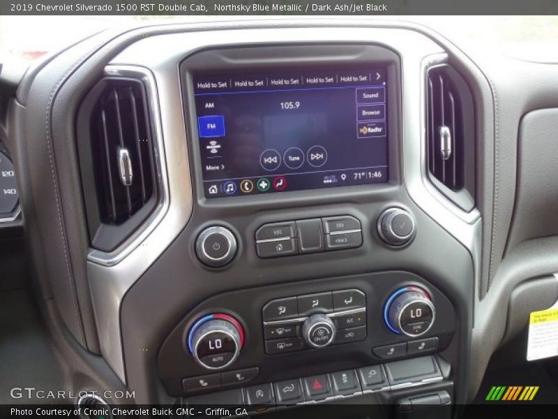 Controls of 2019 Silverado 1500 RST Double Cab