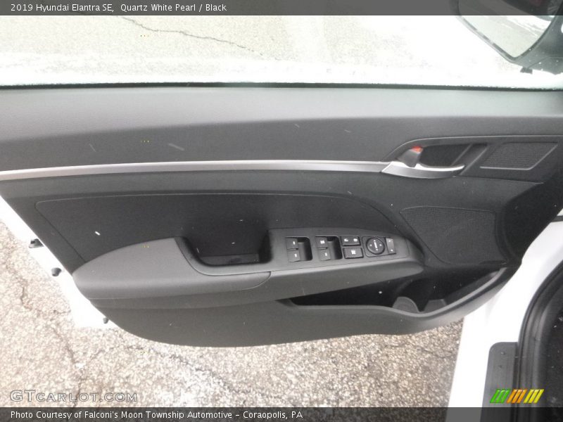 Quartz White Pearl / Black 2019 Hyundai Elantra SE