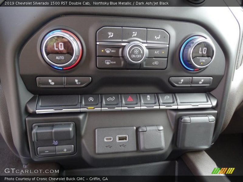 Controls of 2019 Silverado 1500 RST Double Cab