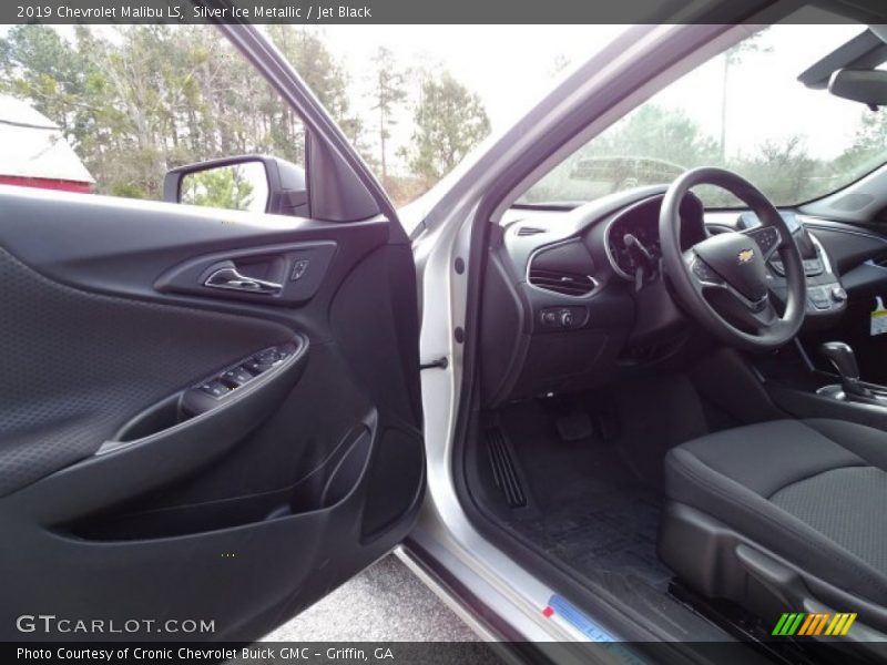 Silver Ice Metallic / Jet Black 2019 Chevrolet Malibu LS