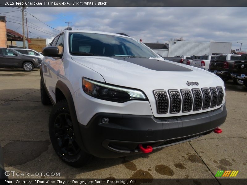 Bright White / Black 2019 Jeep Cherokee Trailhawk 4x4