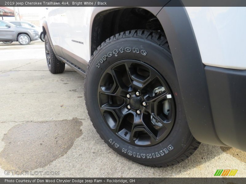 Bright White / Black 2019 Jeep Cherokee Trailhawk 4x4
