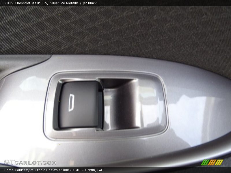 Silver Ice Metallic / Jet Black 2019 Chevrolet Malibu LS