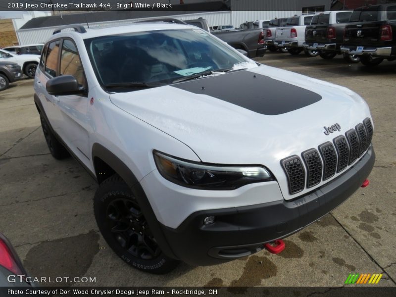 Bright White / Black 2019 Jeep Cherokee Trailhawk 4x4