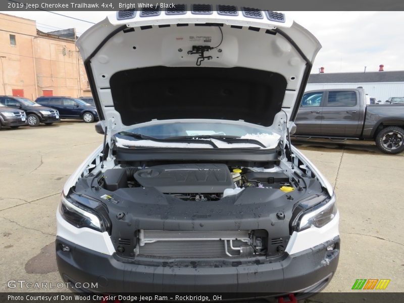 Bright White / Black 2019 Jeep Cherokee Trailhawk 4x4