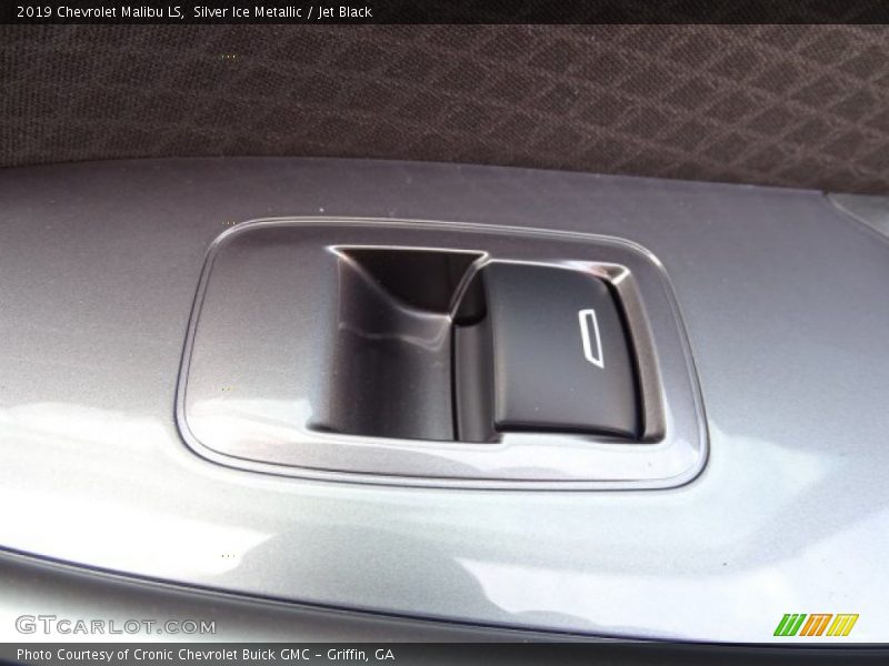 Silver Ice Metallic / Jet Black 2019 Chevrolet Malibu LS