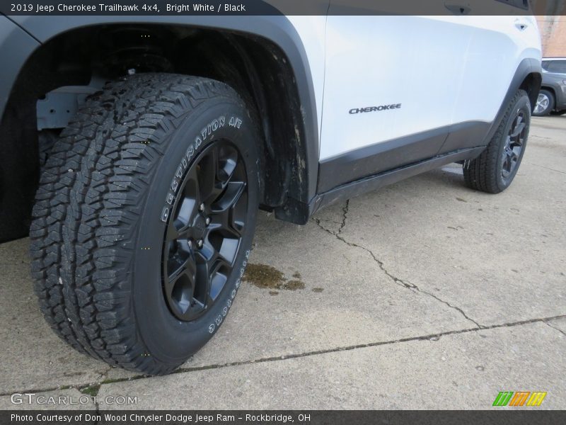 Bright White / Black 2019 Jeep Cherokee Trailhawk 4x4