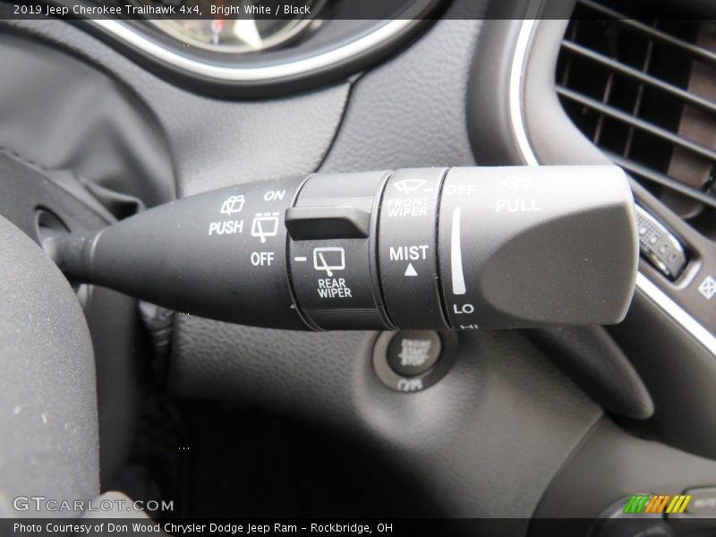 Bright White / Black 2019 Jeep Cherokee Trailhawk 4x4