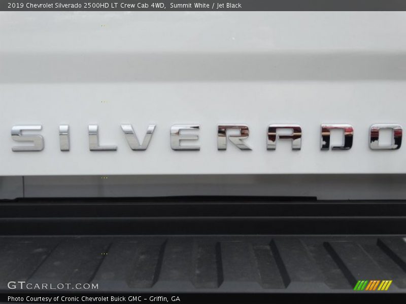 Summit White / Jet Black 2019 Chevrolet Silverado 2500HD LT Crew Cab 4WD