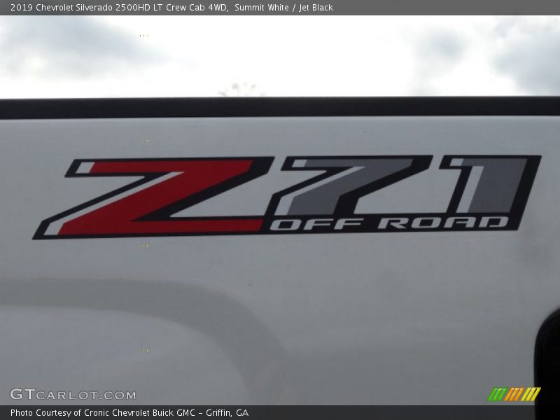 Summit White / Jet Black 2019 Chevrolet Silverado 2500HD LT Crew Cab 4WD