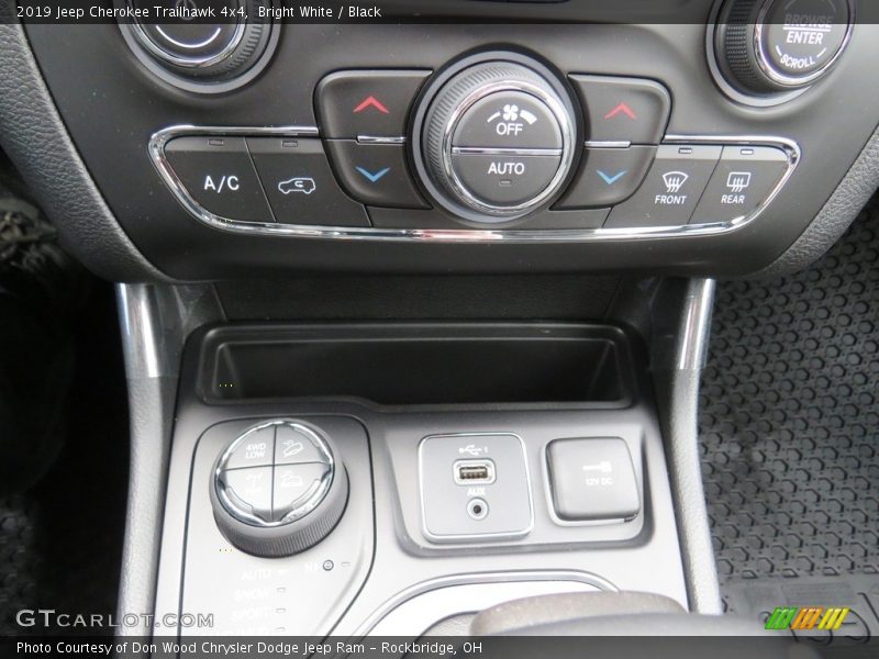 Bright White / Black 2019 Jeep Cherokee Trailhawk 4x4