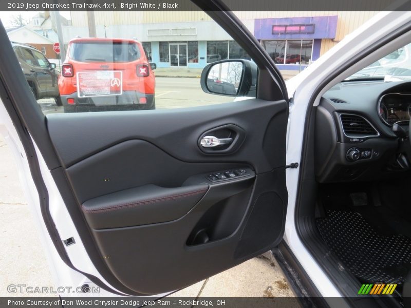 Bright White / Black 2019 Jeep Cherokee Trailhawk 4x4