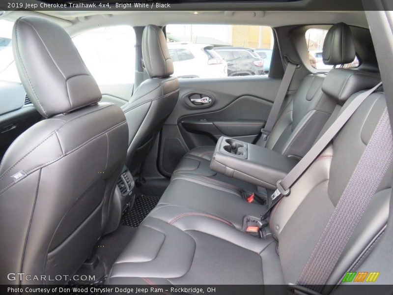 Bright White / Black 2019 Jeep Cherokee Trailhawk 4x4