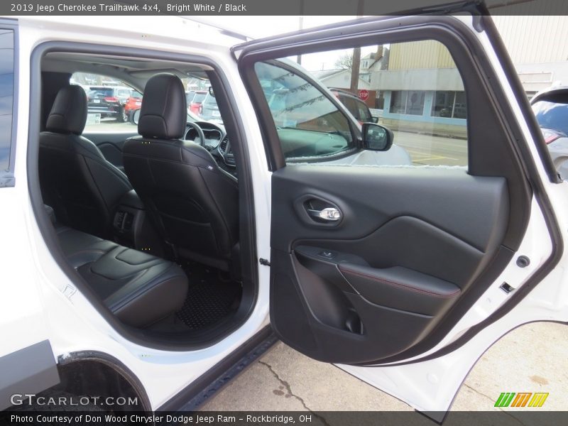Bright White / Black 2019 Jeep Cherokee Trailhawk 4x4