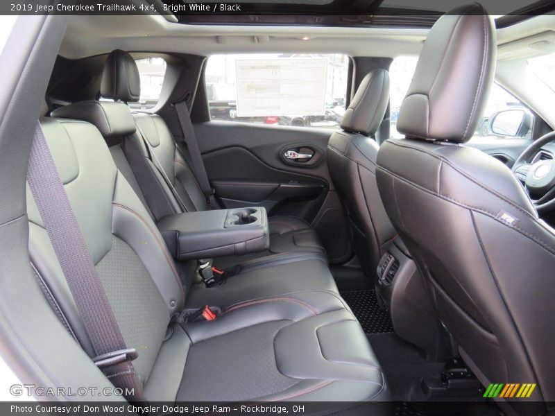 Bright White / Black 2019 Jeep Cherokee Trailhawk 4x4