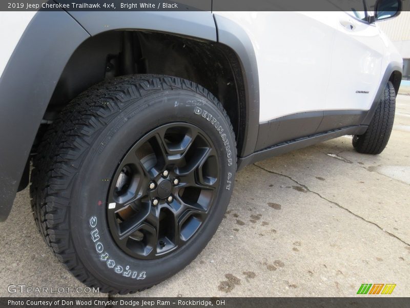 Bright White / Black 2019 Jeep Cherokee Trailhawk 4x4