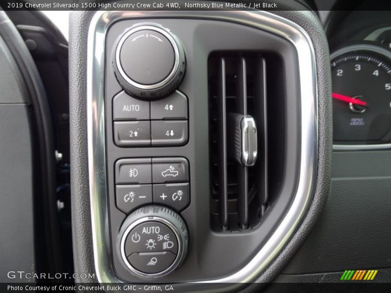 Controls of 2019 Silverado 1500 High Country Crew Cab 4WD