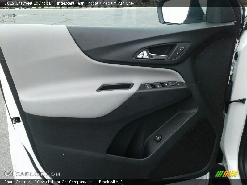 Iridescent Pearl Tricoat / Medium Ash Gray 2019 Chevrolet Equinox LT