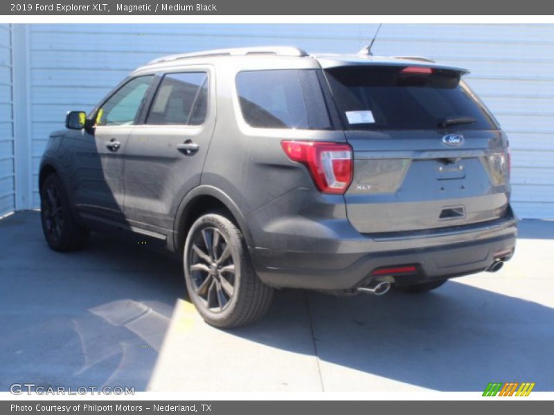 Magnetic / Medium Black 2019 Ford Explorer XLT