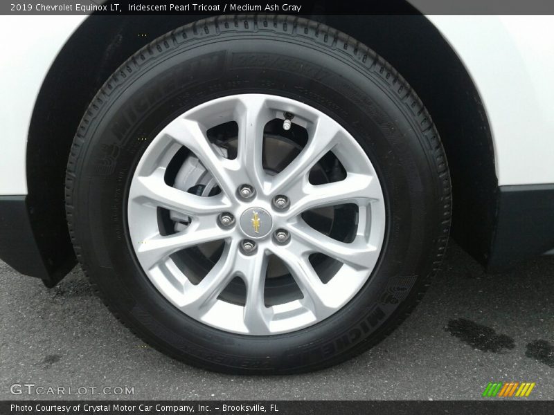 Iridescent Pearl Tricoat / Medium Ash Gray 2019 Chevrolet Equinox LT