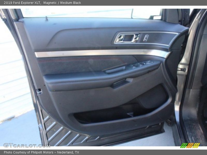 Magnetic / Medium Black 2019 Ford Explorer XLT