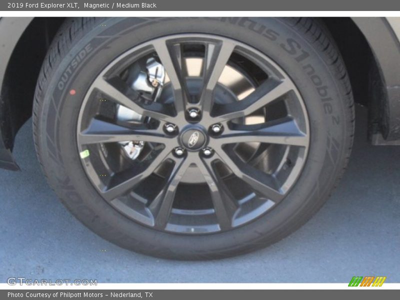 Magnetic / Medium Black 2019 Ford Explorer XLT
