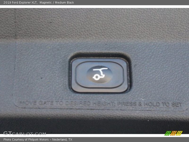 Magnetic / Medium Black 2019 Ford Explorer XLT