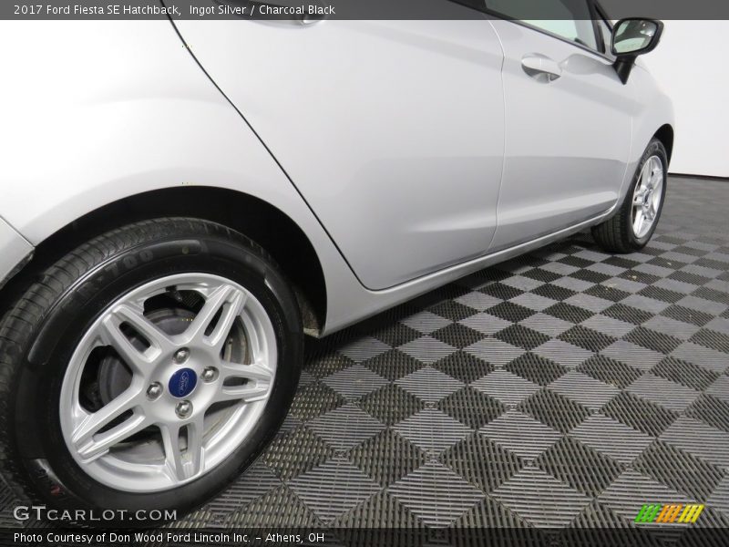 Ingot Silver / Charcoal Black 2017 Ford Fiesta SE Hatchback