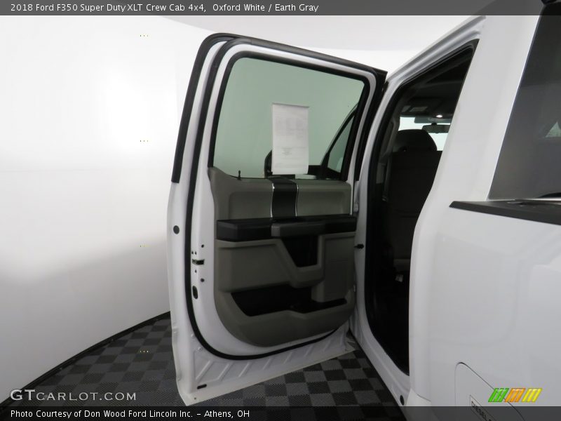 Oxford White / Earth Gray 2018 Ford F350 Super Duty XLT Crew Cab 4x4