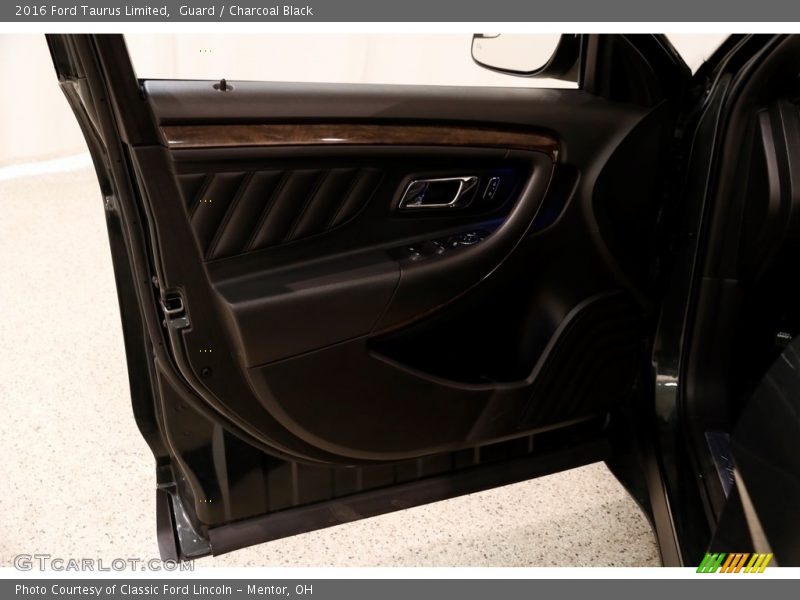 Guard / Charcoal Black 2016 Ford Taurus Limited