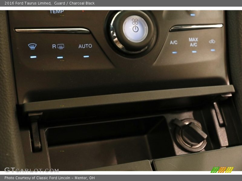 Guard / Charcoal Black 2016 Ford Taurus Limited