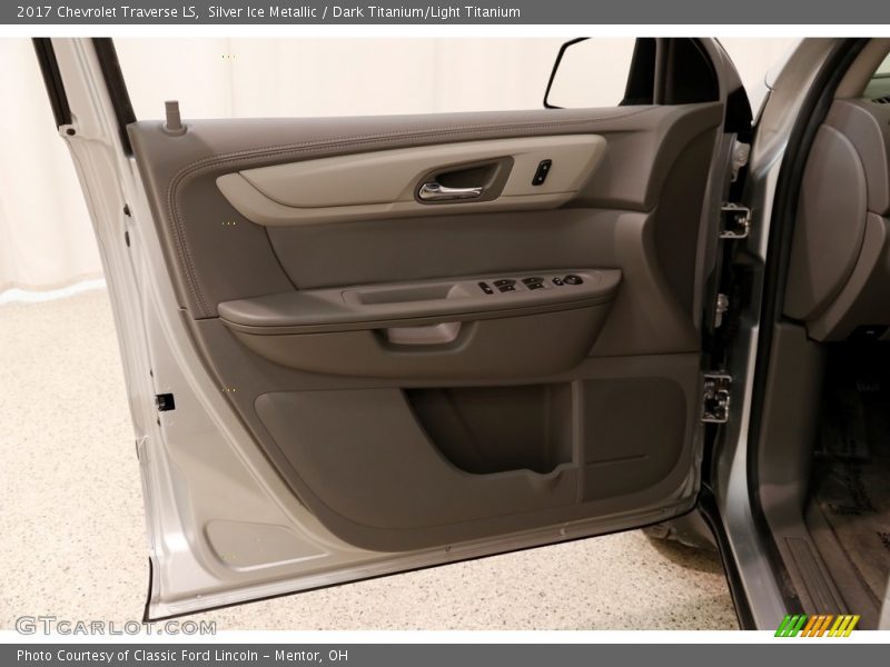 Silver Ice Metallic / Dark Titanium/Light Titanium 2017 Chevrolet Traverse LS