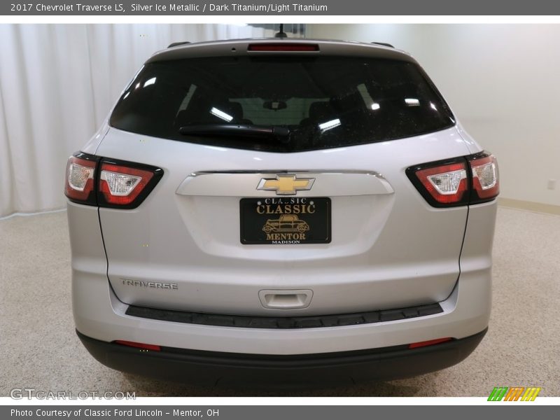 Silver Ice Metallic / Dark Titanium/Light Titanium 2017 Chevrolet Traverse LS