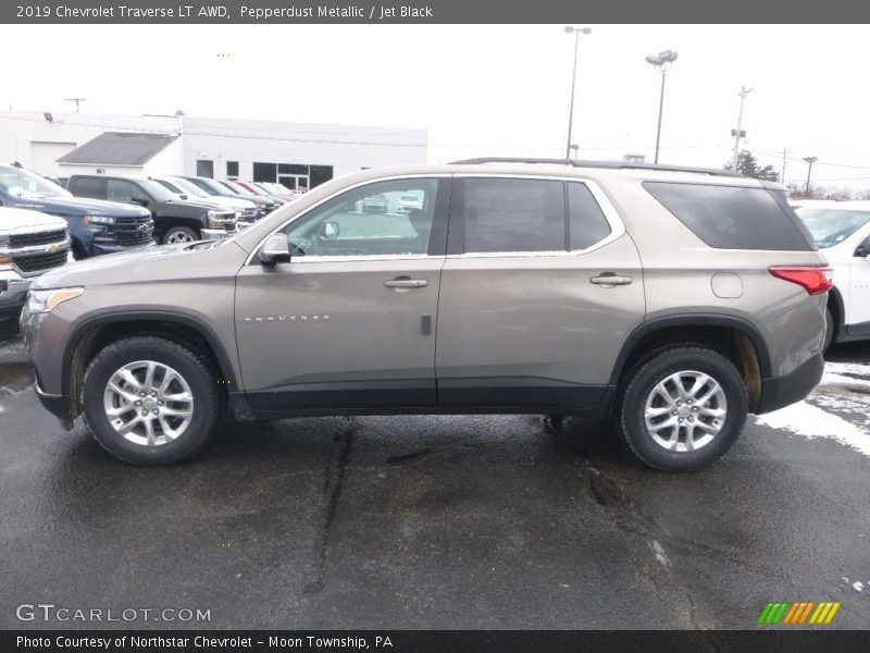 Pepperdust Metallic / Jet Black 2019 Chevrolet Traverse LT AWD