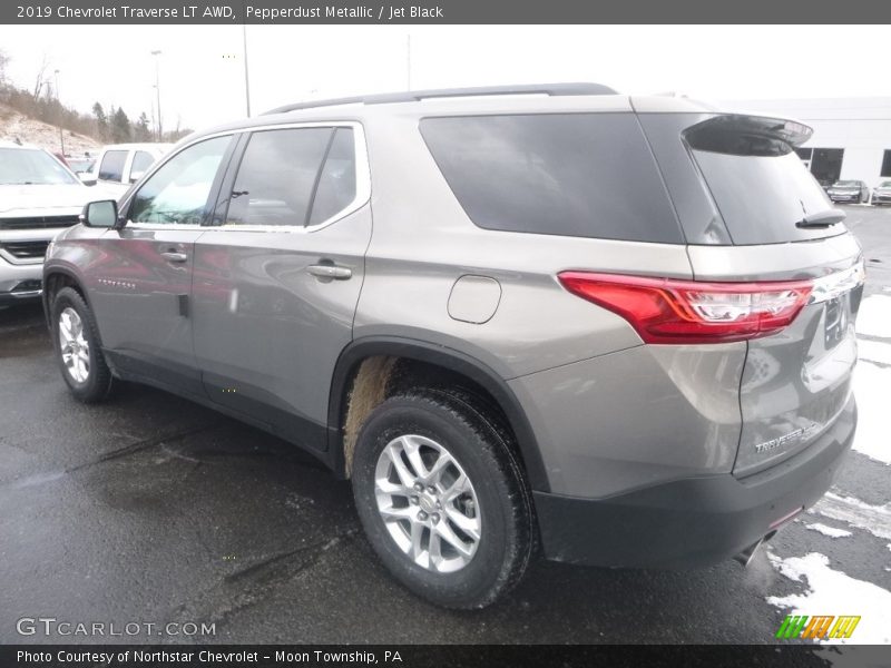 Pepperdust Metallic / Jet Black 2019 Chevrolet Traverse LT AWD