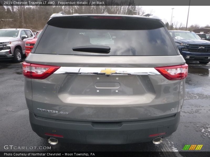 Pepperdust Metallic / Jet Black 2019 Chevrolet Traverse LT AWD