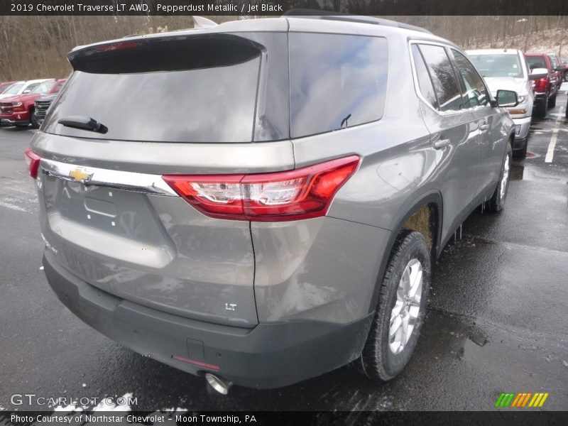 Pepperdust Metallic / Jet Black 2019 Chevrolet Traverse LT AWD