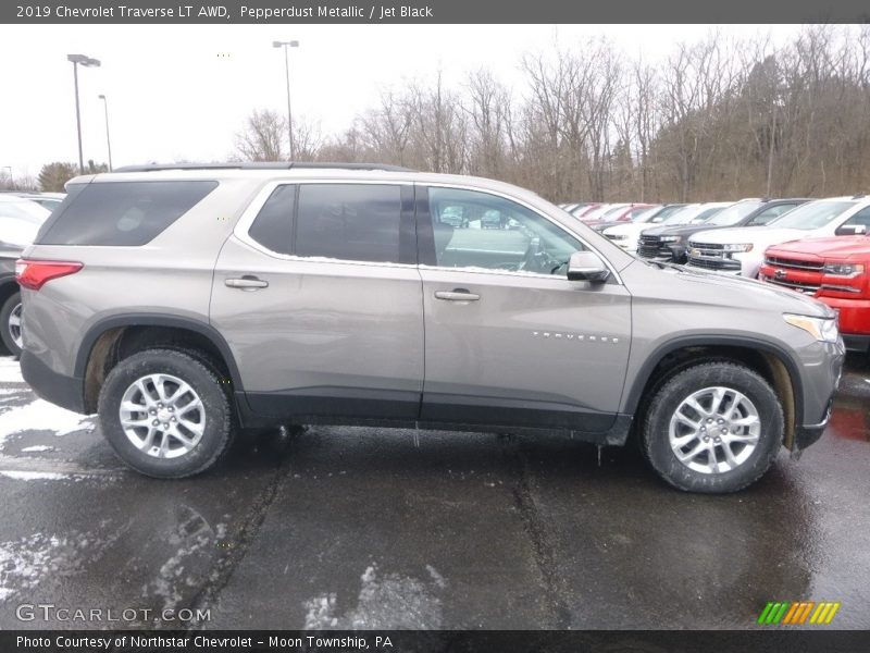 Pepperdust Metallic / Jet Black 2019 Chevrolet Traverse LT AWD