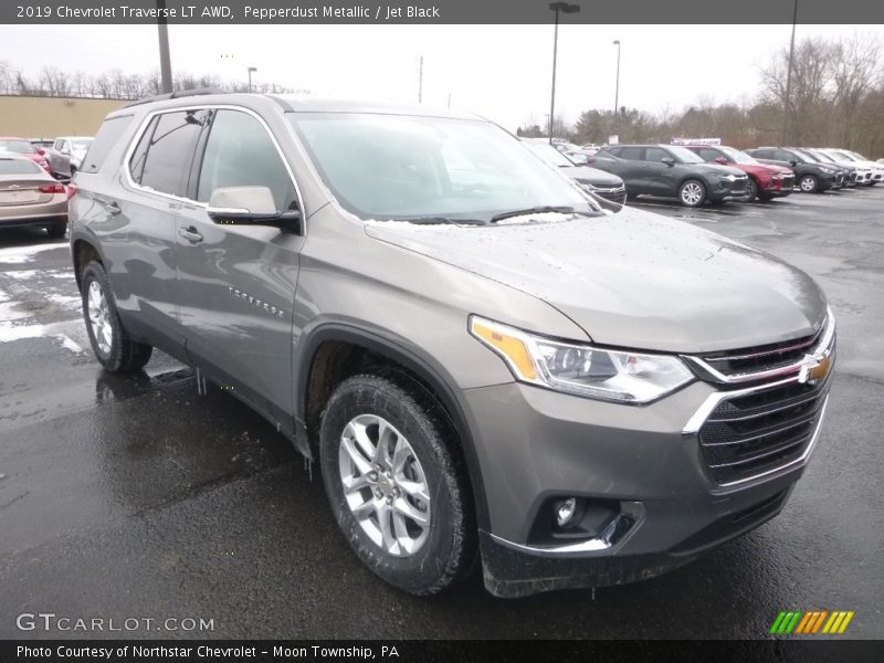 Pepperdust Metallic / Jet Black 2019 Chevrolet Traverse LT AWD