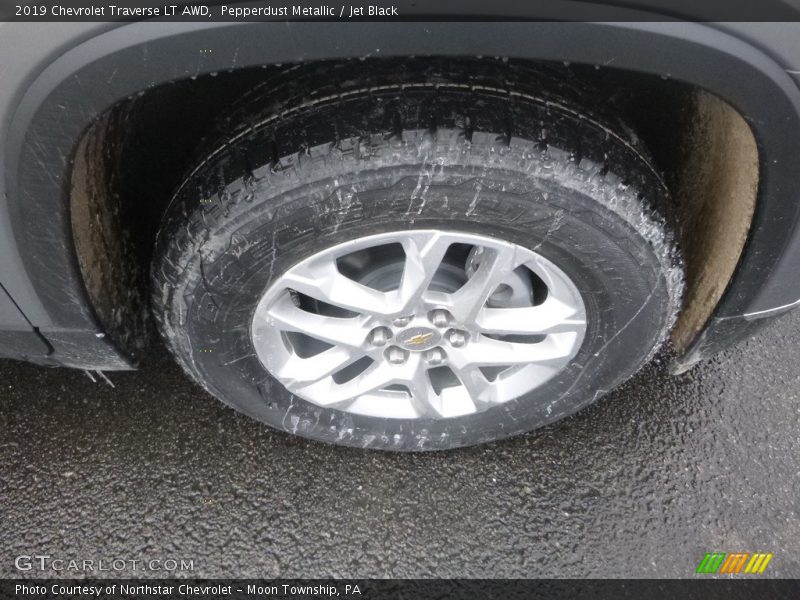 Pepperdust Metallic / Jet Black 2019 Chevrolet Traverse LT AWD
