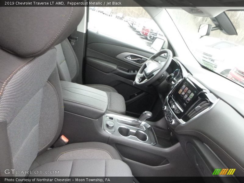 Pepperdust Metallic / Jet Black 2019 Chevrolet Traverse LT AWD