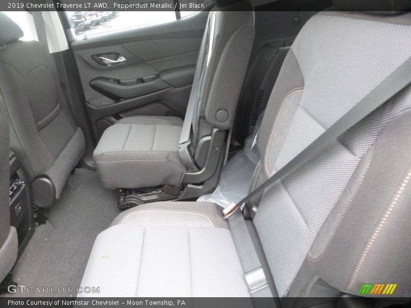 Pepperdust Metallic / Jet Black 2019 Chevrolet Traverse LT AWD