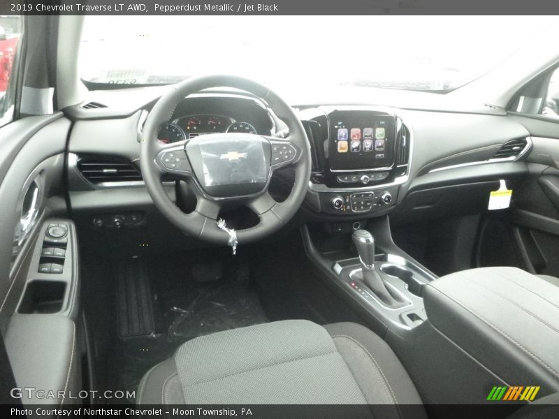 Pepperdust Metallic / Jet Black 2019 Chevrolet Traverse LT AWD