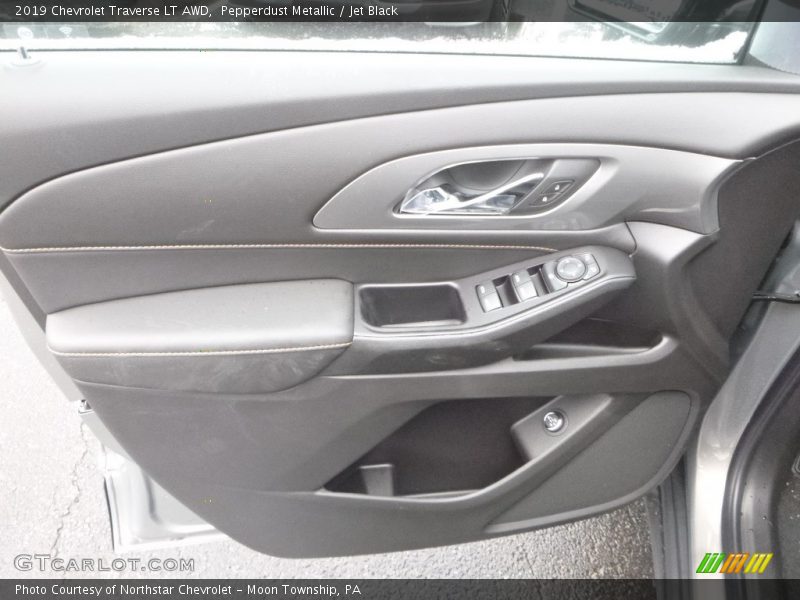 Pepperdust Metallic / Jet Black 2019 Chevrolet Traverse LT AWD