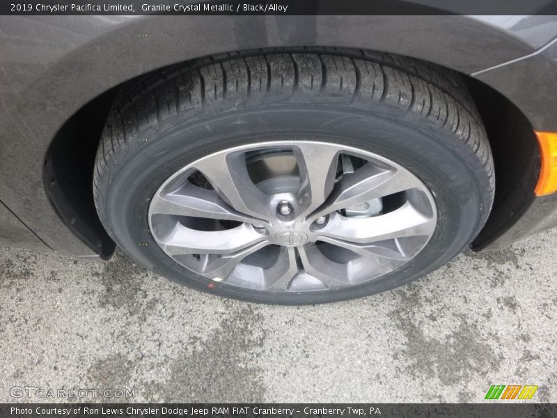 Granite Crystal Metallic / Black/Alloy 2019 Chrysler Pacifica Limited