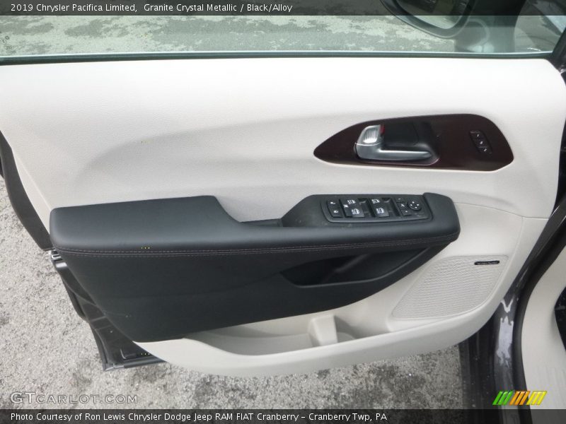 Granite Crystal Metallic / Black/Alloy 2019 Chrysler Pacifica Limited