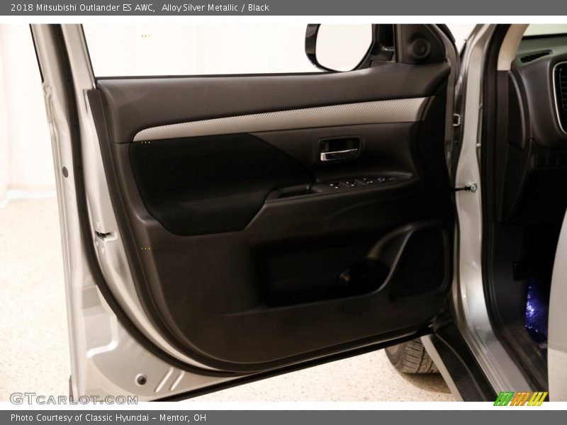 Alloy Silver Metallic / Black 2018 Mitsubishi Outlander ES AWC
